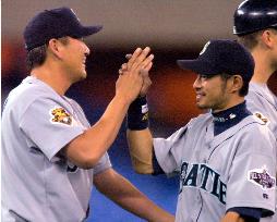 Sasaki makes 17th save as Mariners beat Blue Jays 7-5